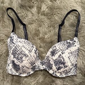 PINK Victoria's Secret Snakeskin Wear Everywhere T-Shirt Bra